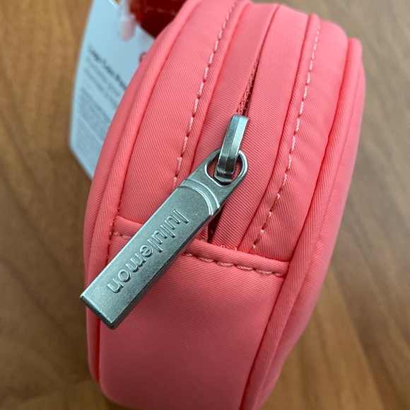 ❤️ Lululemon Logo Coin Pouch Raspberry Cream NWT - Picture 7 of 10